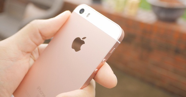 Iphone se đời đầu là hàng hiếm đáng sở hữu trong năm 2020