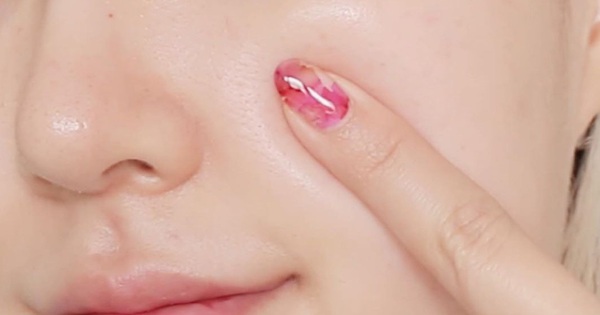 Dân trong ngành đã ''buôn'' ắt không sai: 8 món skincare được các MUA rỉ tai nhau là có ''ma thuật'' làm da căng mọng như tiêm filler
