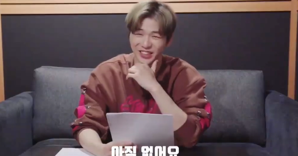 CEO Kang Daniel cười tít cả mắt dù bị nhân viên công ty phũ: ''Đến giờ vẫn không thích bài hát nào của cậu ấy''