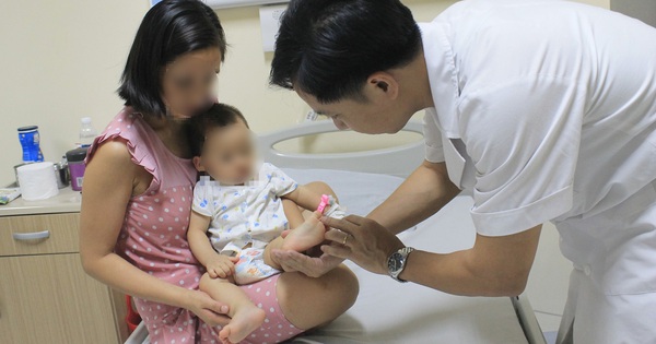 Nắng nóng, gia tăng trẻ em nhiễm bệnh tay chân miệng