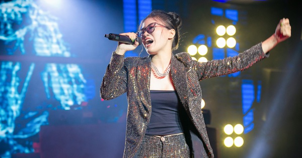 King Of Rap: Nữ rapper 17 tuổi Pháo được 4 chọn với tiết mục chơi chữ cực ngầu ''Sợ quá cơ''