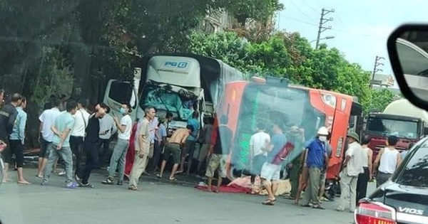Tai nạn ở Ninh Bình: Xe khách mất lái, lật đè ... - Kenh14.vn