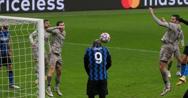 Inter milan bị loại tức anh ách vì tình huống đứng vị trí hết sức vô duyên của 