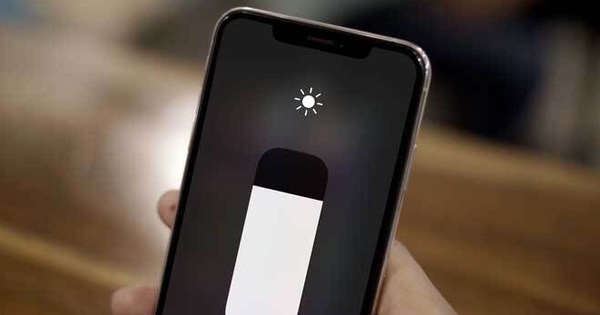Khó chịu vì màn hình iPhone tự điều chỉnh sáng tối, đây là cách xử lý!
