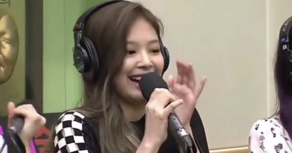 BLACKPINK bị tố ''hát nhép'' vì sự cố giật mic của Jennie?