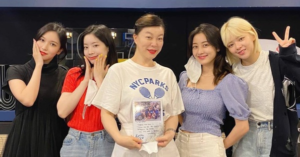 TWICE bất lực vì không thể xoá tiếng JYP ra khỏi bài mới, fan nhanh trí ''đá'' ra giùm và kết quả khác biệt!