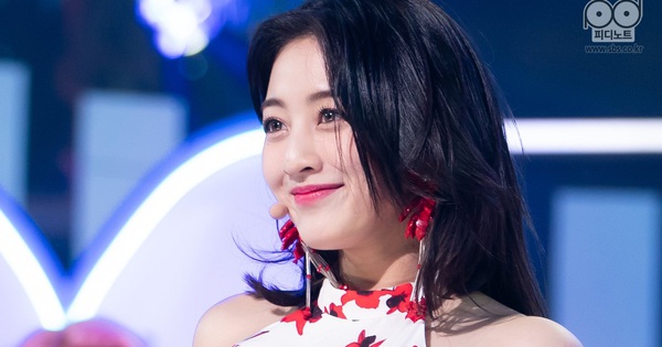 Nhảy tốt nhất nhì TWICE nhưng trưởng nhóm Jihyo bị ''bóc phốt'' liên tiếp diễn sai vũ đạo trong tuần đầu quảng bá