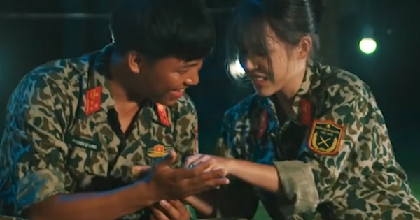 Ra đây mà xem, Mũi trưởng Long - Hậu Hoàng mang cả ''tín vật định tình'' đóng MV đây này!