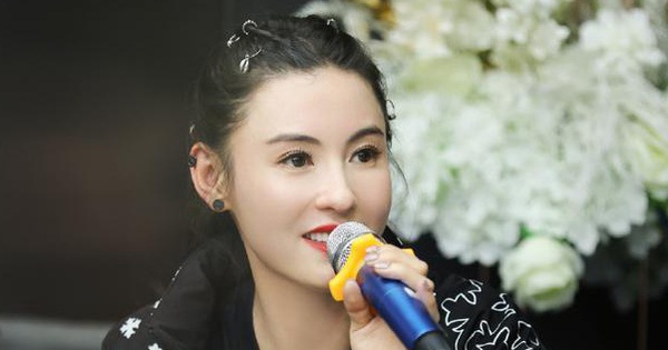 Giữa tin đồn Vương Phi sinh con ở tuổi 51, Trương Bá Chi bỗng có phát ngôn về Tạ Đình Phong nghe mà thấy xót xa