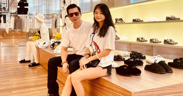 Vừa cùng bố sang Mỹ, con gái Trương Ngọc Ánh đã lên đồ ra phố mua sắm, đôi chân dài miên man chiếm hết sự chú ý - Vimarsana News