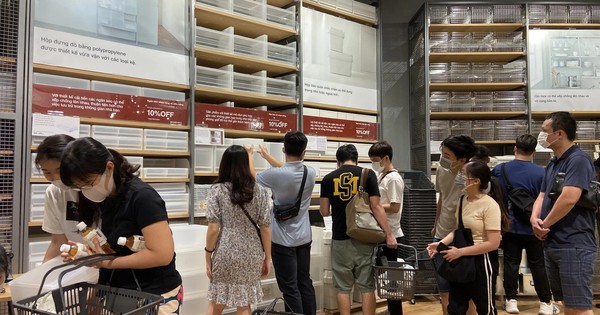 Dân tình mua gì tại MUJI Hà Nội ngày khai trương: Đồ dùng gia đình, bánh kẹo đắt hàng; ghế lười được nhiều người hỏi han - Vimarsana News