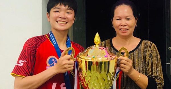 Gia đình - điểm tựa viết tiếp lịch sử: Mẹ tuyển thủ nữ Việt Nam mong con chiến thắng trở về và giành vé dự World Cup 2023