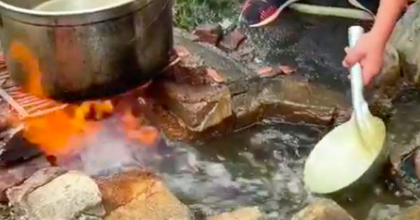 In the middle of the puddle, the fire is still burning, even the water is boiling: What is this phenomenon?