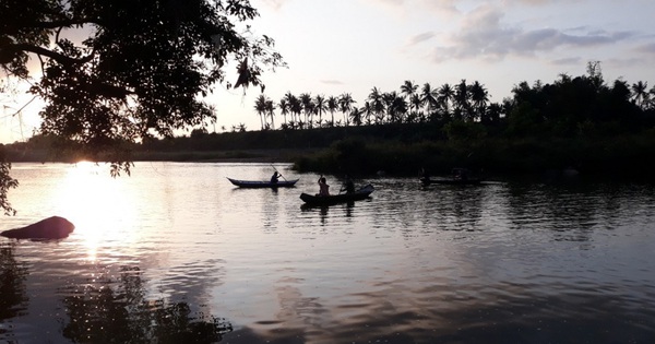 Invite each other to take a bath in the river, 2 students drown in tragedy