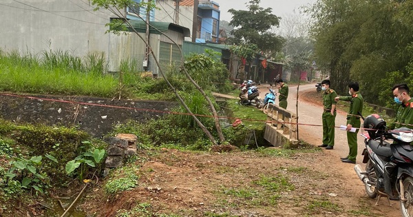 Death next to a motorbike at the foot of the bridge