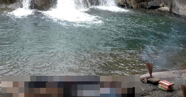 Bathing in Giang Thom pit, 2 male students tragically drowned