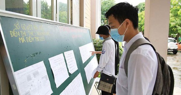 How has the standard for entering class 10 in Hanoi’s public sector changed over the years?