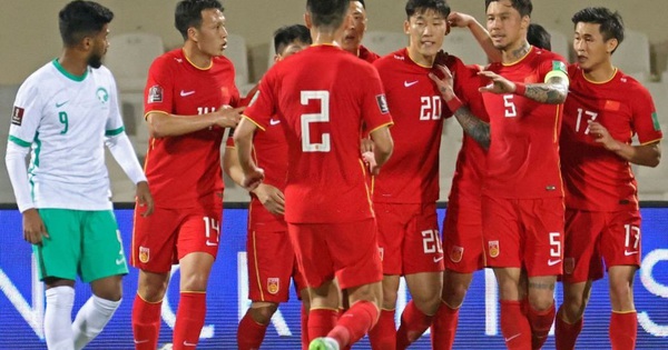 Being tortured “to the point of stupidity”, China created a super big surprise to leave the Vietnamese team far away