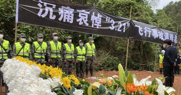 China holds memorial ceremony for plane crash victims