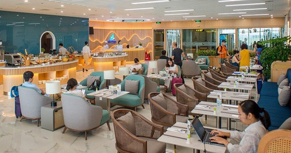 Many companies make super profits from airport business lounges, but rich customers have few options other than instant noodles and boiled eggs.