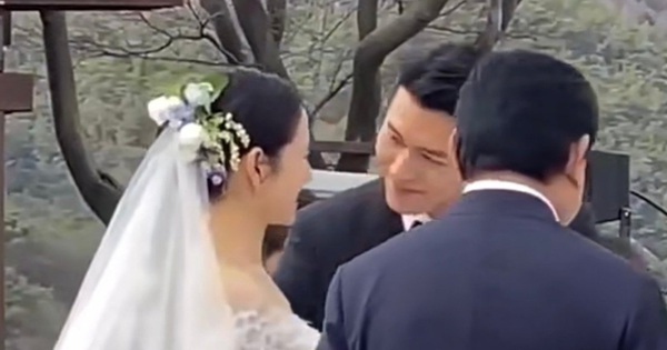 Khoảnh khắc bố dẫn Son Ye Jin tiến đến con rể Hyun Bin, bản nhạc cưới kinh điển vang lên ai nấy đều xúc động đòi 