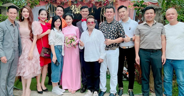 Comedian Vbiz got married at the age of 49, Cat Phuong, husband and wife Ly Hai and a series of stars came to celebrate