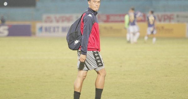 After the scandal, goalkeeper Bui Tien Dung was absent from the National Cup match