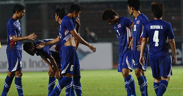 Theerathon received 2 red cards in 3 days, Thailand sank into the abyss at SEA Games