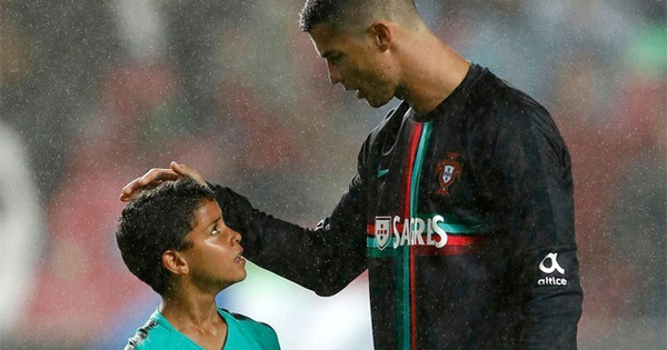 Cách dạy con đáng nể của ông bố 5 con Ronaldo: Muốn trở thành số 1 phải đổ mồ hôi, không bao giờ có thứ gì từ trên trời rơi xuống cả