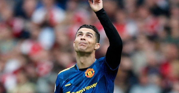 Scoring a classy goal, Ronaldo gave an emotional gesture to his son who just died