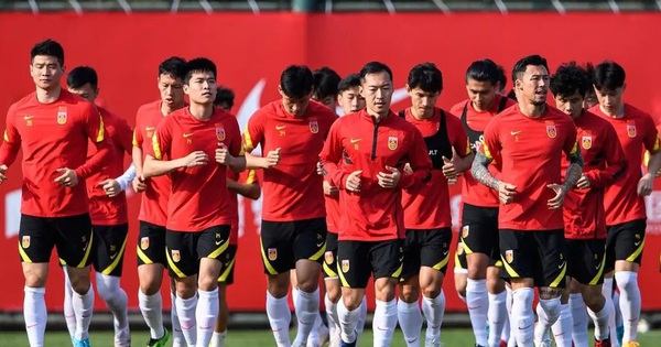 Practicing “throwing stones to hide hands”, the Chinese team was smeared like… chicken thieves