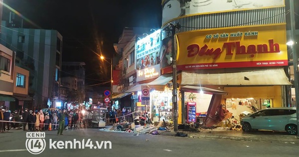 Crazy car crashes into bakery, many people are injured