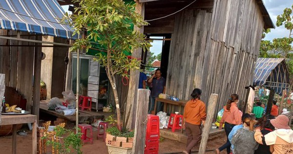 Just burying his wife, the husband hangs himself behind the house