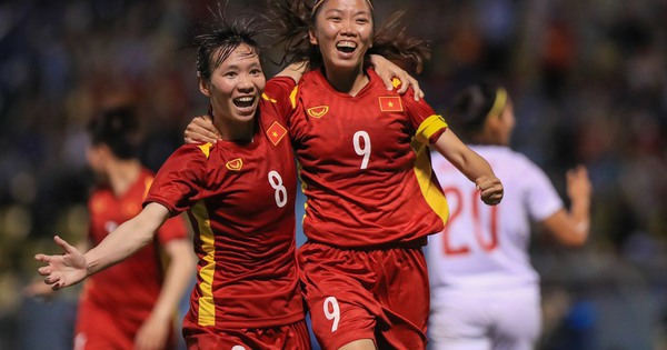 The Vietnamese team came back bravely against the Philippines, “putting one foot” in the semi-finals
