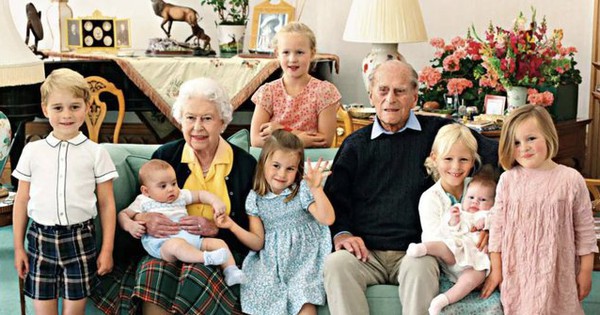 10 great-grandchildren of the Queen of England attended the special event never seen