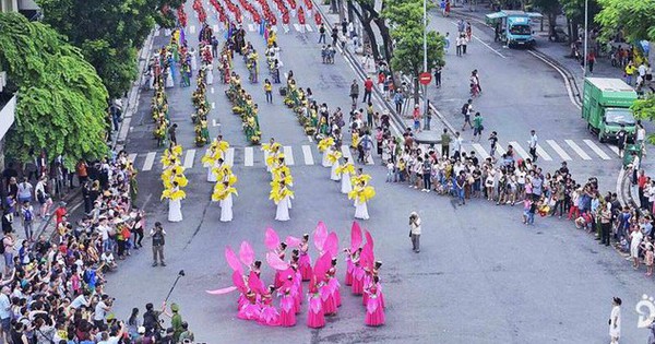 Hanoi opens tourism festival on a huge scale