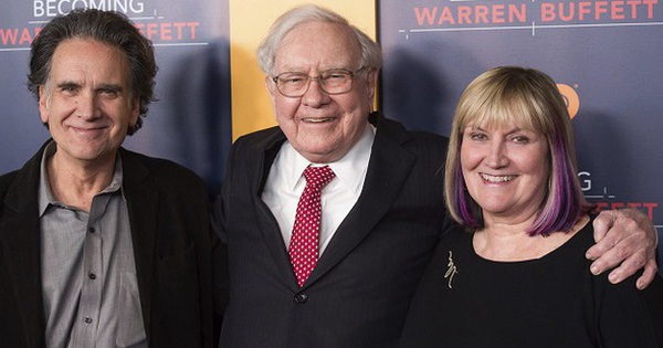 Why do billionaires like Bill Gates and Warren Buffett not leave their inheritance to their children but give it to charity?