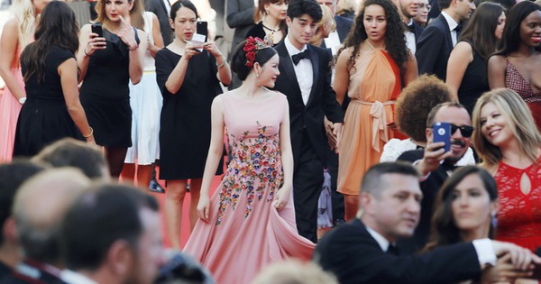 50 billion VND is the amount Ly Nha Ky spent on 50 suits at Cannes 2022