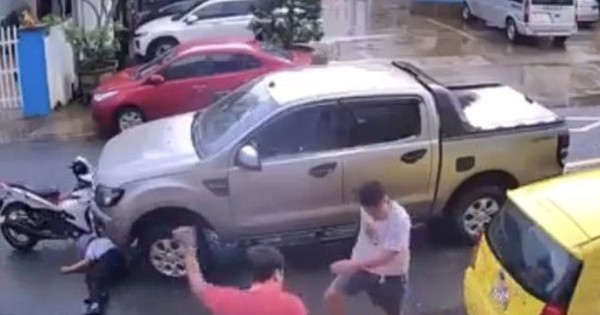 Terrified clip of 3 people in cars being knocked down in the middle of the road in Long Khanh City