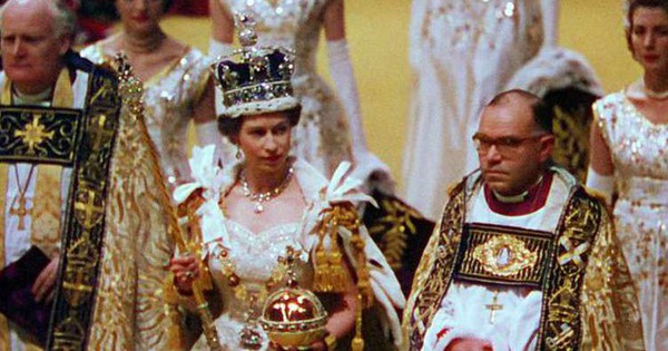The amazing truth about the Queen’s historic dress at the coronation ceremony 70 years ago