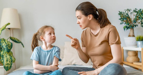 10 ways of saying smart parents make their children listen to them without yelling