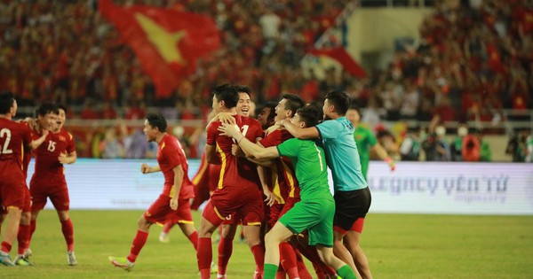Vietnam U23 player “public channel” Coach Park Hang-seo celebrates the victory