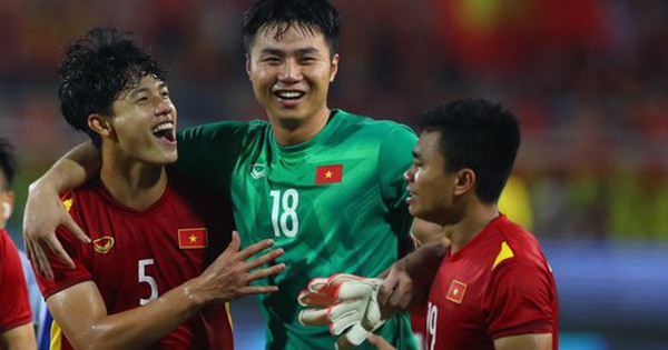 “U23 Vietnam captivates the hearts of the fans, the level is far beyond China”