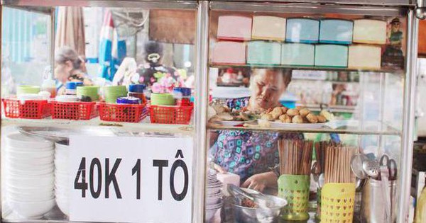 The special thing that makes Saigon sidewalk restaurant world famous, 1 decade still keeping the price affordable