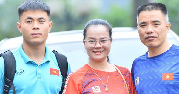 Bố mẹ Lý Công Hoàng Anh bịn rịn chia tay con trai sau 1 ngày đoàn tụ