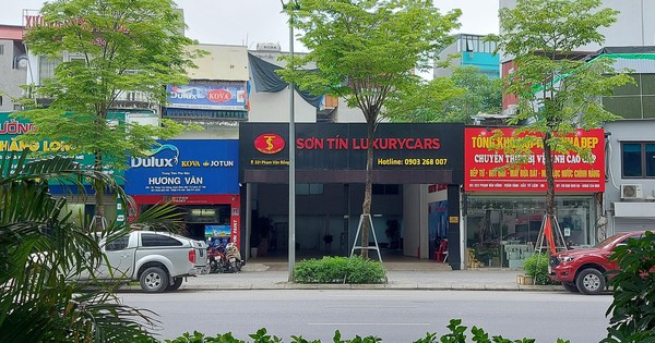 Strangely, HC Auto showroom, Son Tin Luxurycars showroom… selling super cars as gifts, empty
