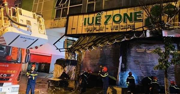Rescue 3 people trapped in a fire at a game shop in Hue