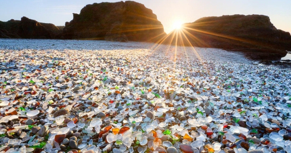 The beach is full of “jewels” like on another planet, just looking at the photos makes me want to pack my bags and go