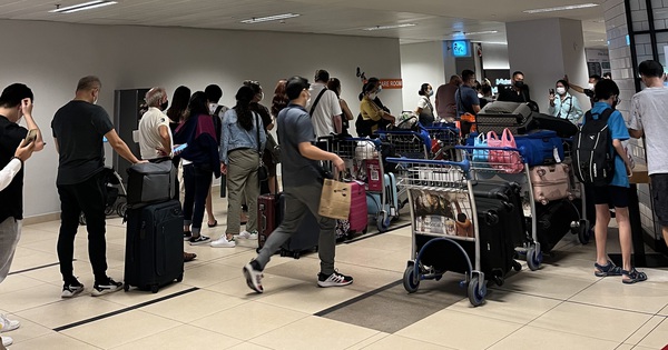 Many Vietnamese tourists are “depressed” because of flight delays in Singapore, the reason comes from an unexpected subjectivity…