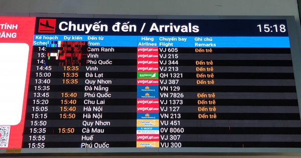 7 flights to Tan Son Nhat had to land at another airport due to heavy rain
